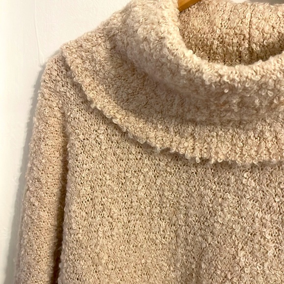 Abercrombie extra soft cowl sweater - Picture 3 of 6